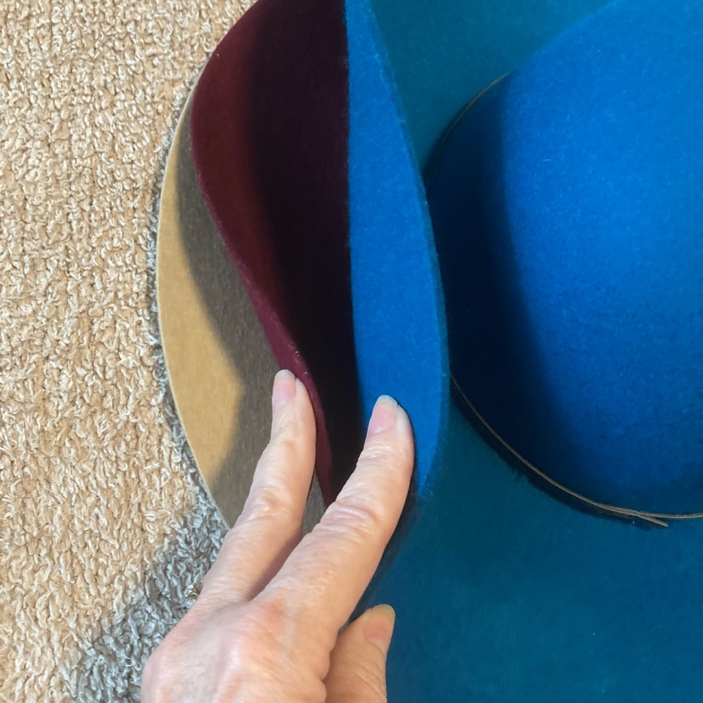 Set of Three Stylish 100% Wool Felt Hats in Burgundy, Blue, and Beige - Picture 5 of 13